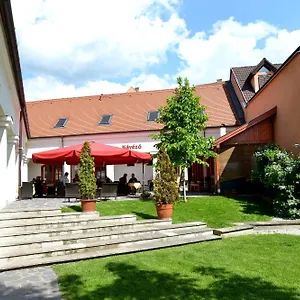 https://servita-udvarhaz.egerhotels.net